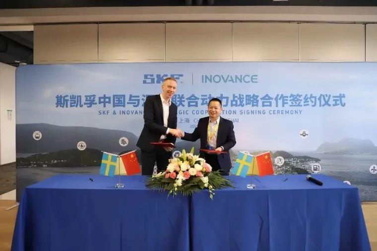 斯凯孚中国区副总裁David LH Johansson(左) 与苏州k8凯发联合动力系统有限公司总经理李俊田(右)代表双方签约 斯凯孚中国区副总裁David LH Johansson(左) 与苏州k8凯发联合动力系统有限公司总经理李俊田(右)代表双方签约